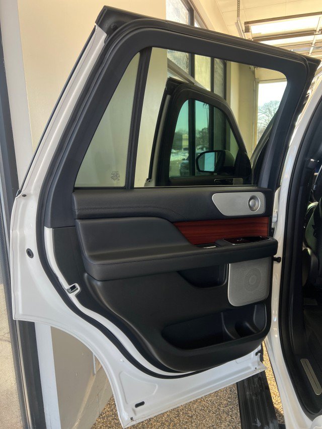 Used 2024 Lincoln Navigator Reserve AWD/4WD image 17