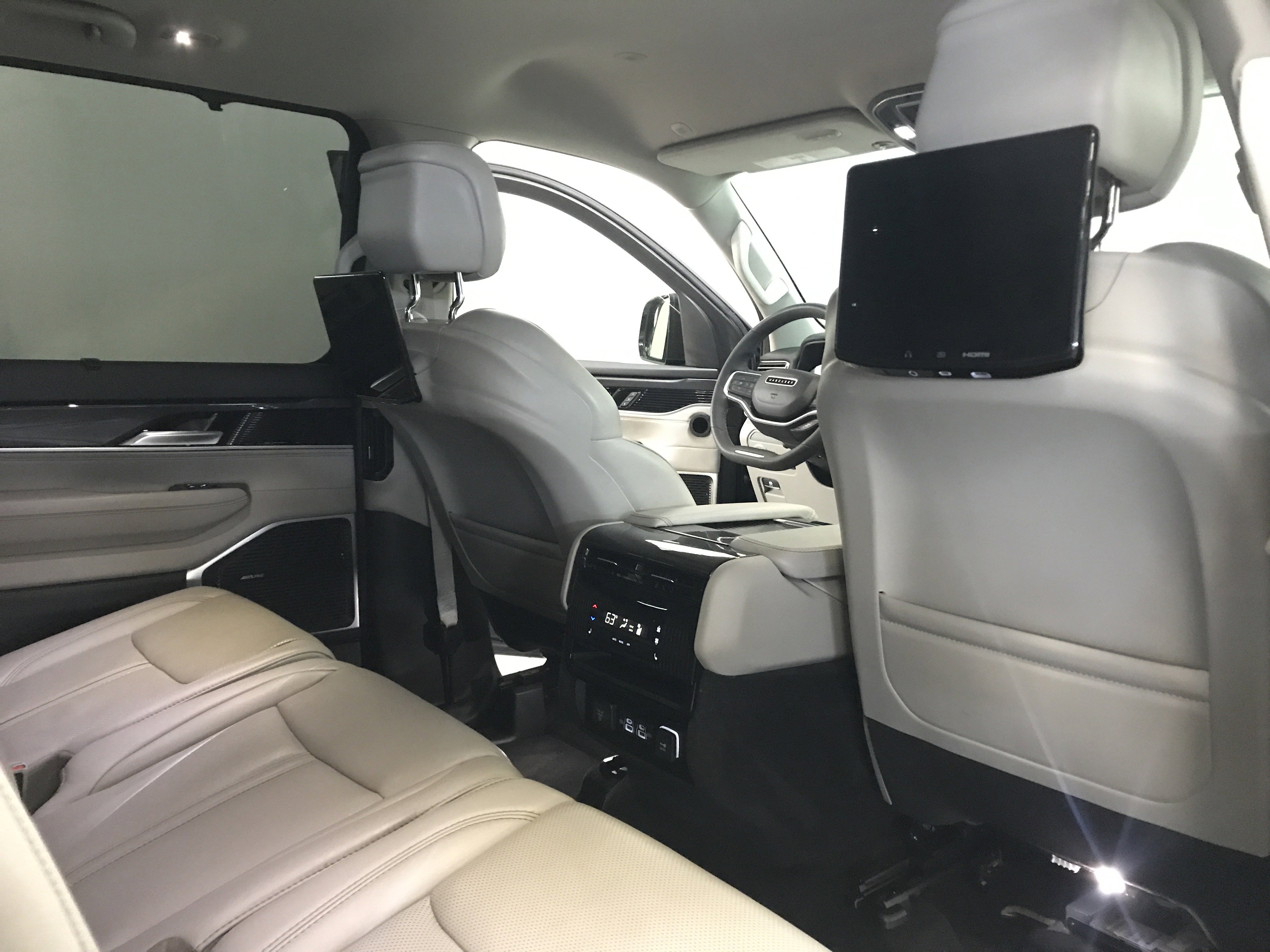 Used 2023 Jeep Wagoneer 2WD w/ Convenience Group I image 12