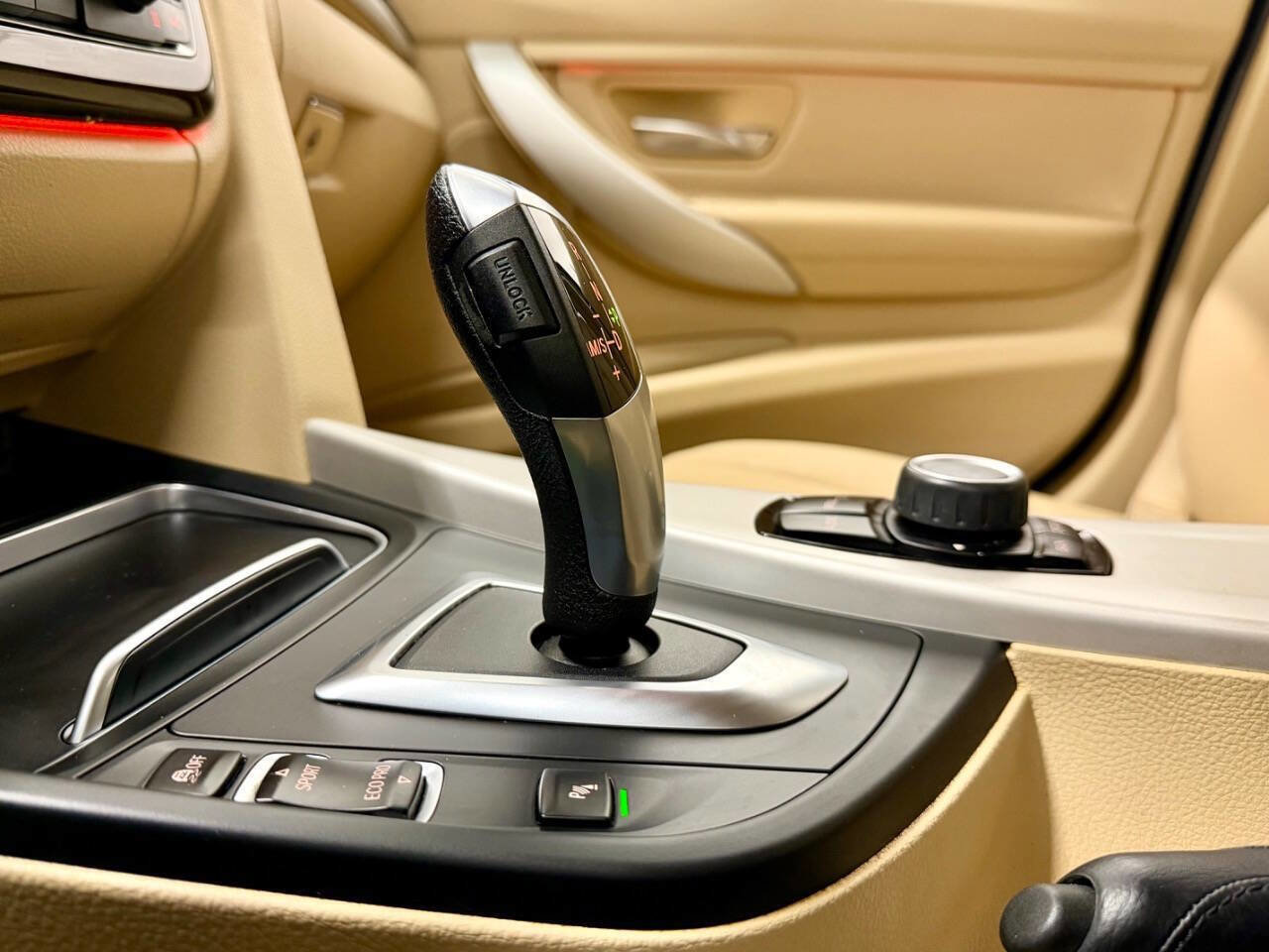 Used 2016 BMW 320i Sedan image 16