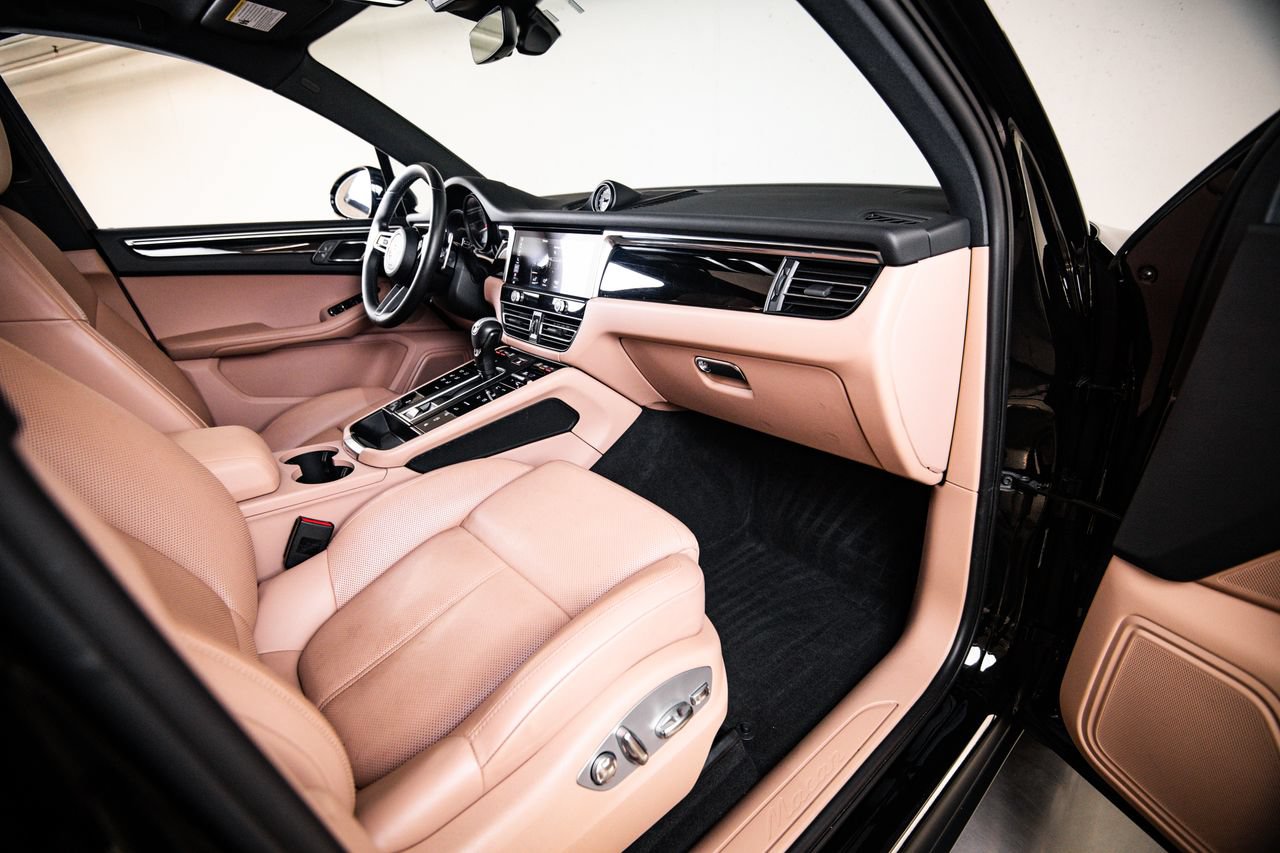 Certified 2023 Porsche Macan AWD/4WD image 28
