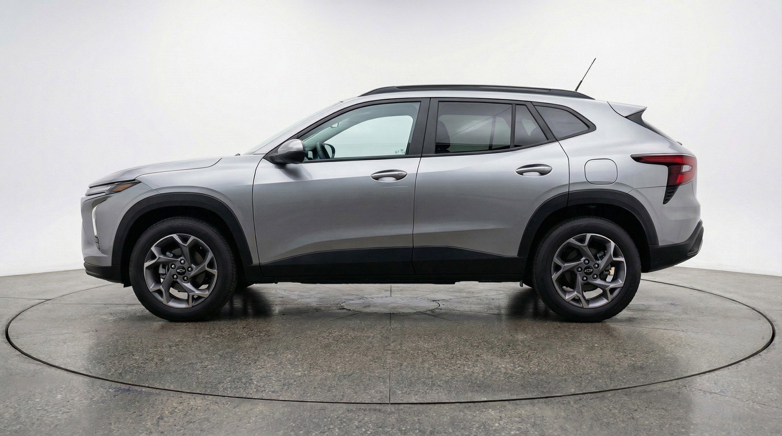 Used 2025 Chevrolet Trax LT FWD image 5