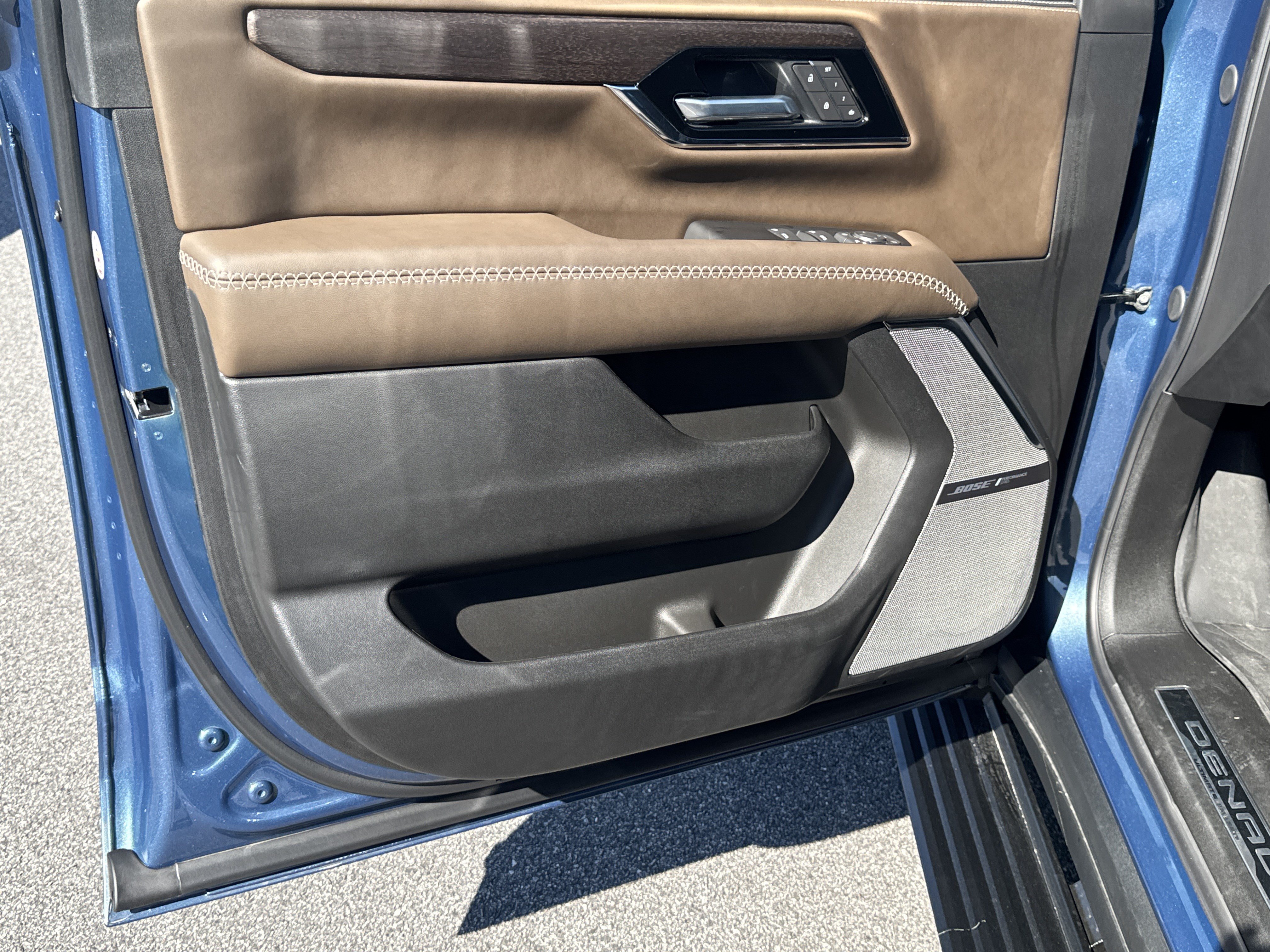 Certified 2026 GMC Yukon XL Denali Ultimate w/ LPO, Floor Liner Package AWD/4WD image 11