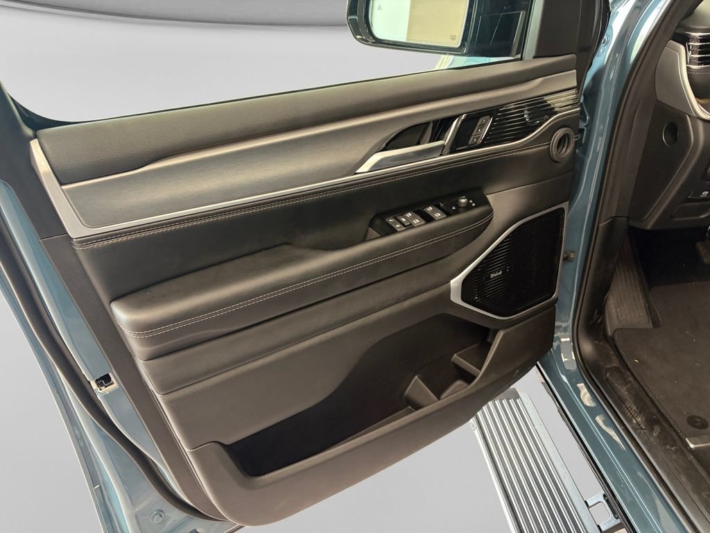 New 2026 Jeep Grand Wagoneer L Limited AWD/4WD image 17