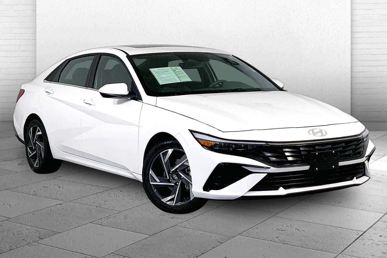 Used 2025 Hyundai Elantra SEL FWD image 1