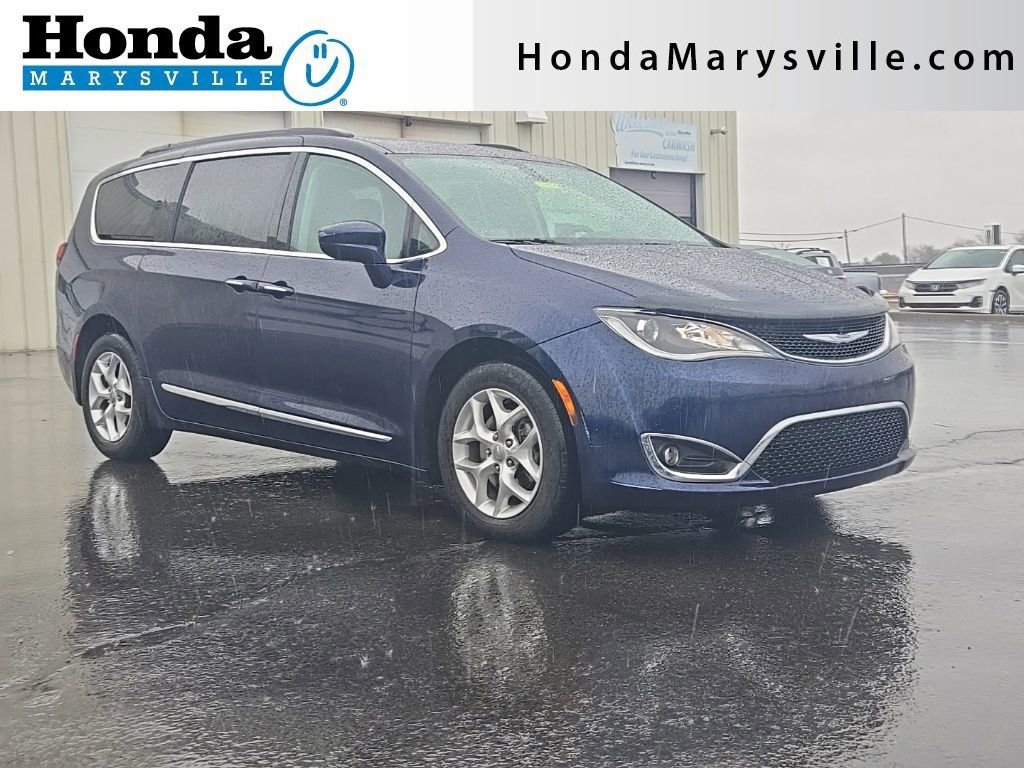 Used 2017 Chrysler Pacifica Touring-L w/ Tire & Wheel Group