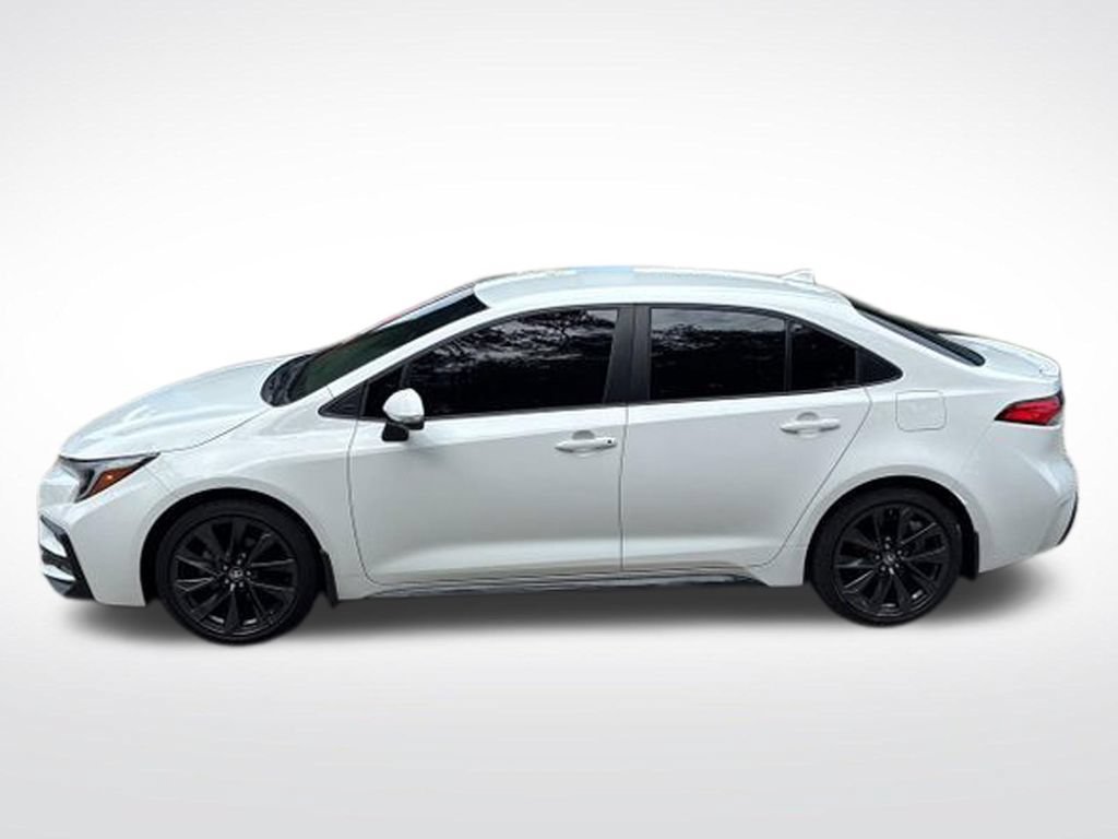 Used 2024 Toyota Corolla SE FWD image 3