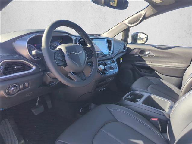 New 2026 Chrysler Pacifica Select video 2