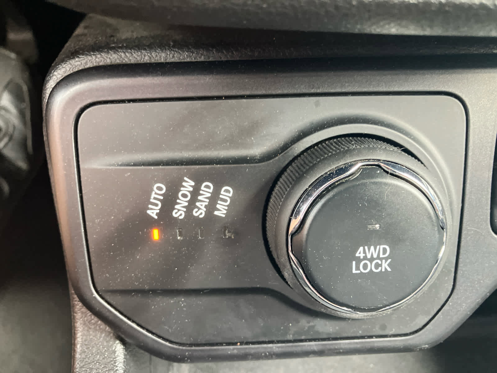 Used 2019 Jeep Renegade Limited w/ LED Lighting Group AWD/4WD image 24