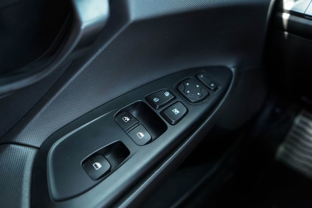 Used 2019 Hyundai Veloster Turbo image 26