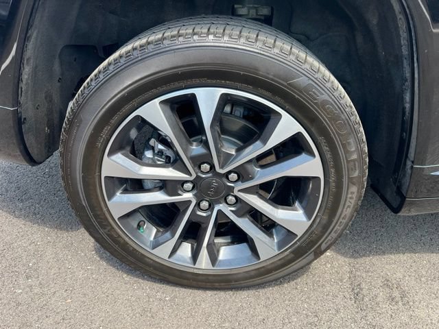 Used 2023 Jeep Grand Cherokee Overland w/ Luxury Tech Group IV AWD/4WD image 38