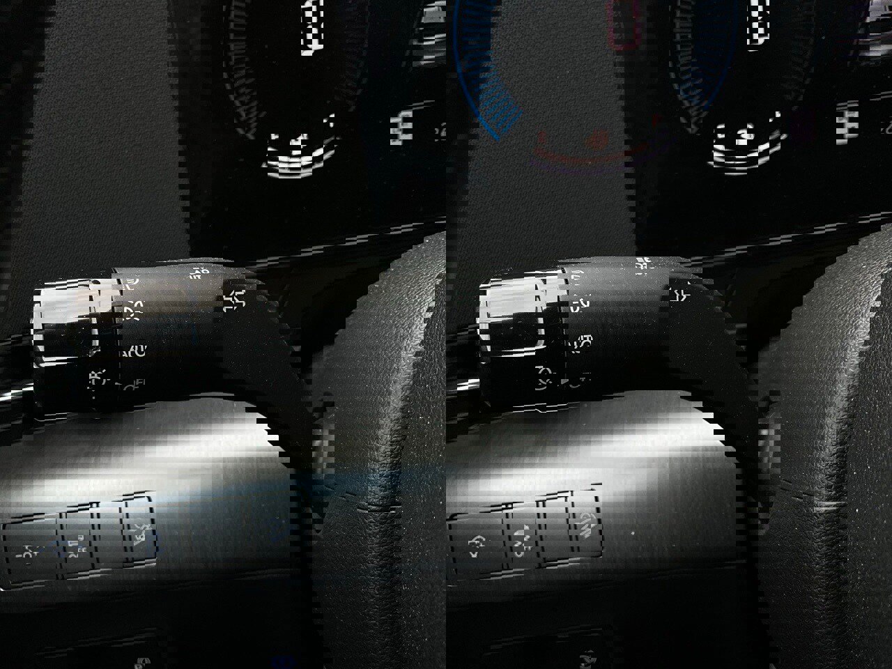 Used 2025 Hyundai Kona SEL image 37