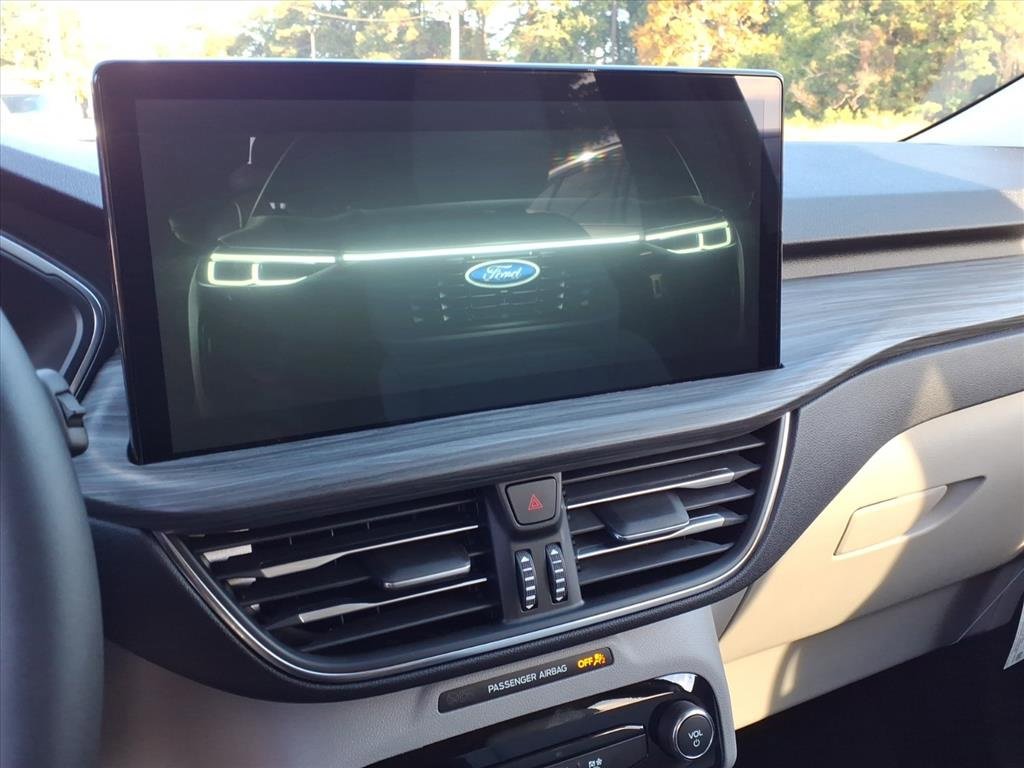 New 2026 Ford Escape SE image 15