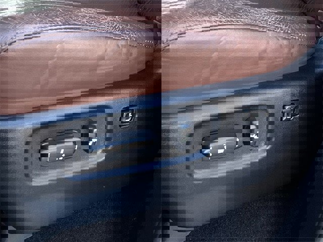 Used 2017 Toyota Land Cruiser image 28