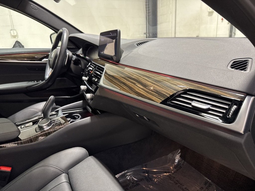 Used 2022 BMW 530i xDrive w/ Premium Package image 38
