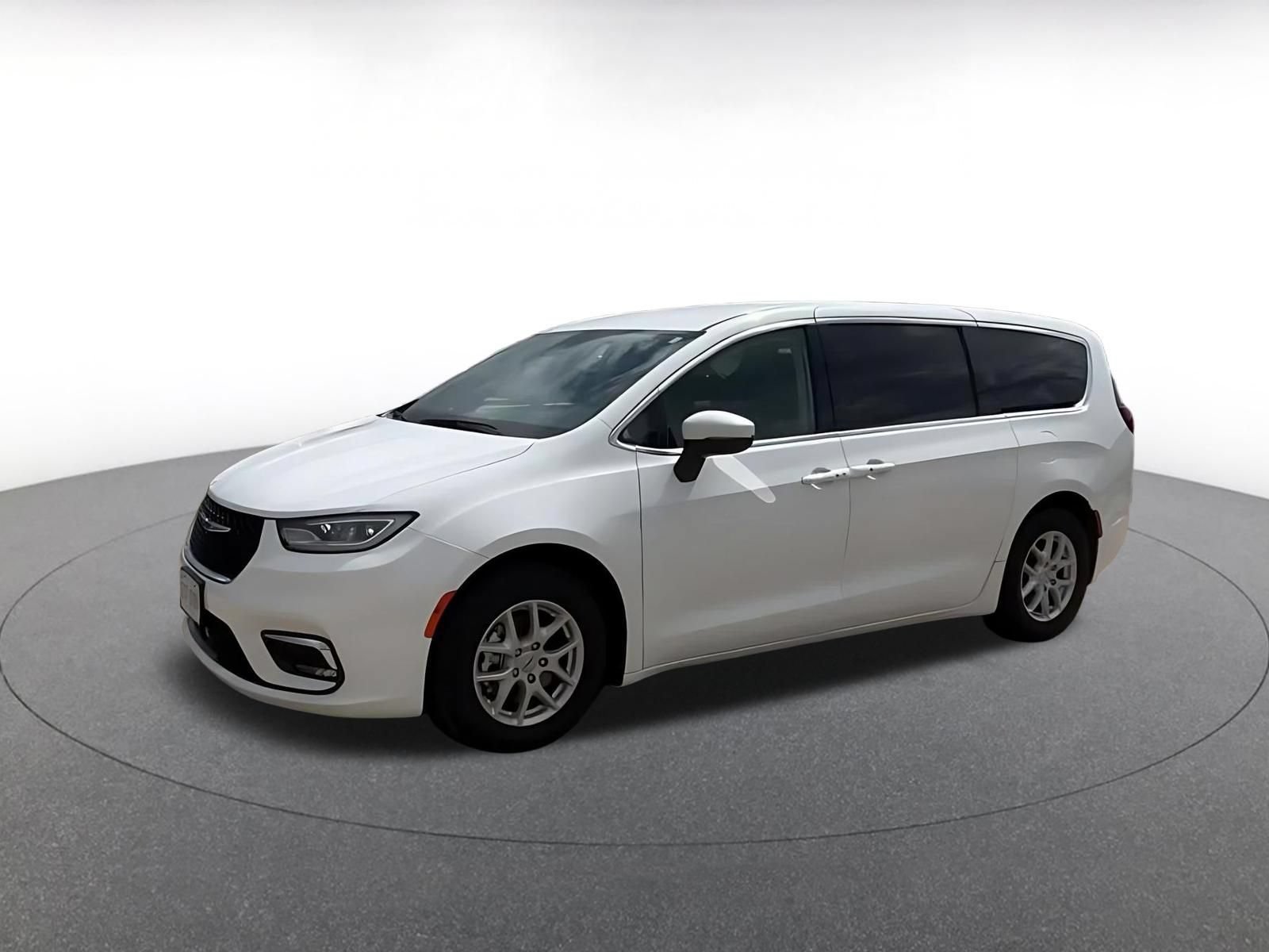 Used 2023 Chrysler Pacifica Touring-L FWD image 8