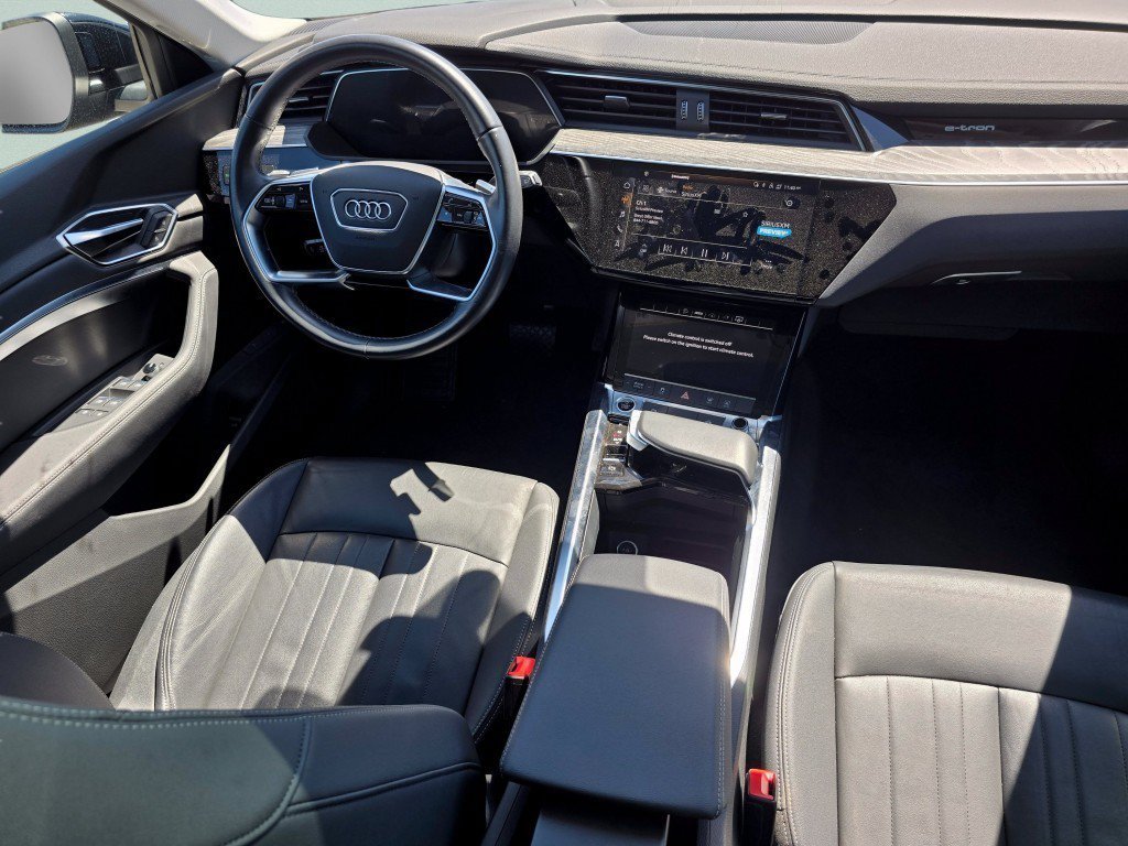 Used 2022 Audi e-tron Premium AWD/4WD image 30