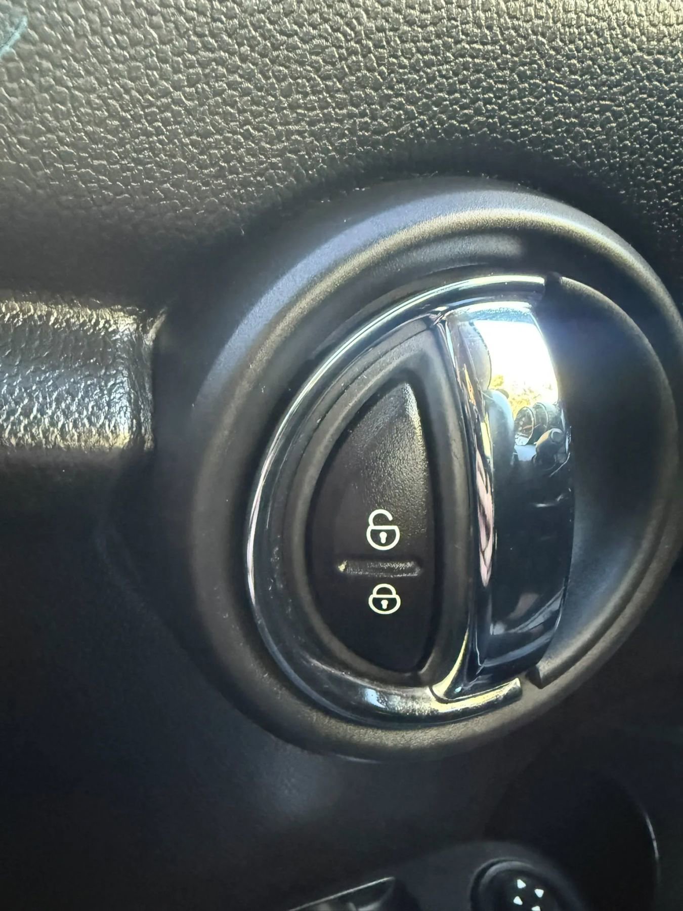 Used 2015 MINI Cooper 2-Door Hardtop image 11