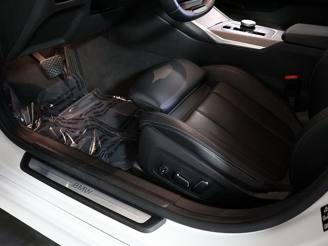 Used 2025 BMW 330i xDrive Sedan AWD/4WD image 27