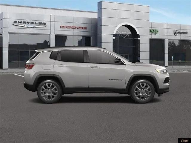 Used 2023 Jeep Compass Latitude w/ Sun and Sound Group image 9