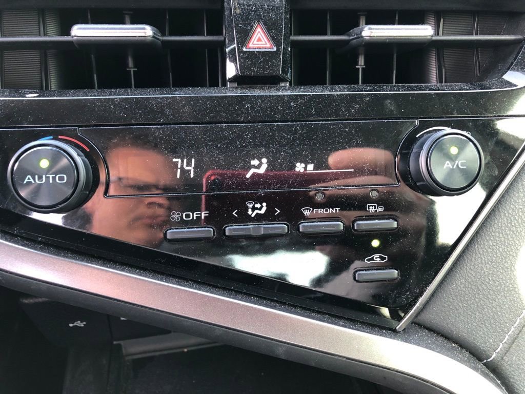 Used 2021 Toyota Camry SE w/ Cold Weather Package image 10