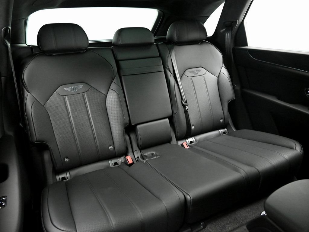 Used 2025 Bentley Bentayga AWD/4WD image 15