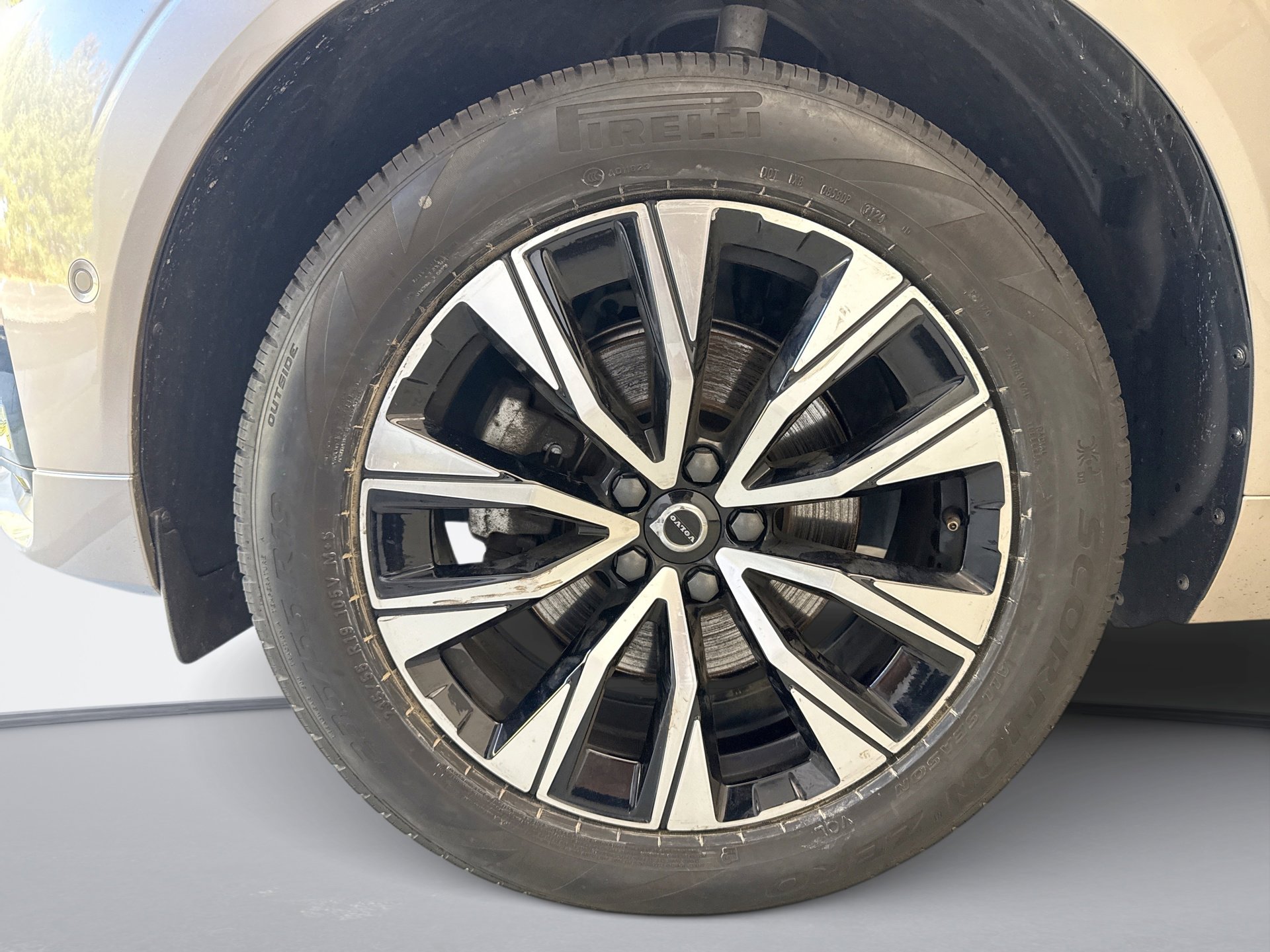 Used 2023 Volvo XC60 B5 Plus w/ Climate Package image 20