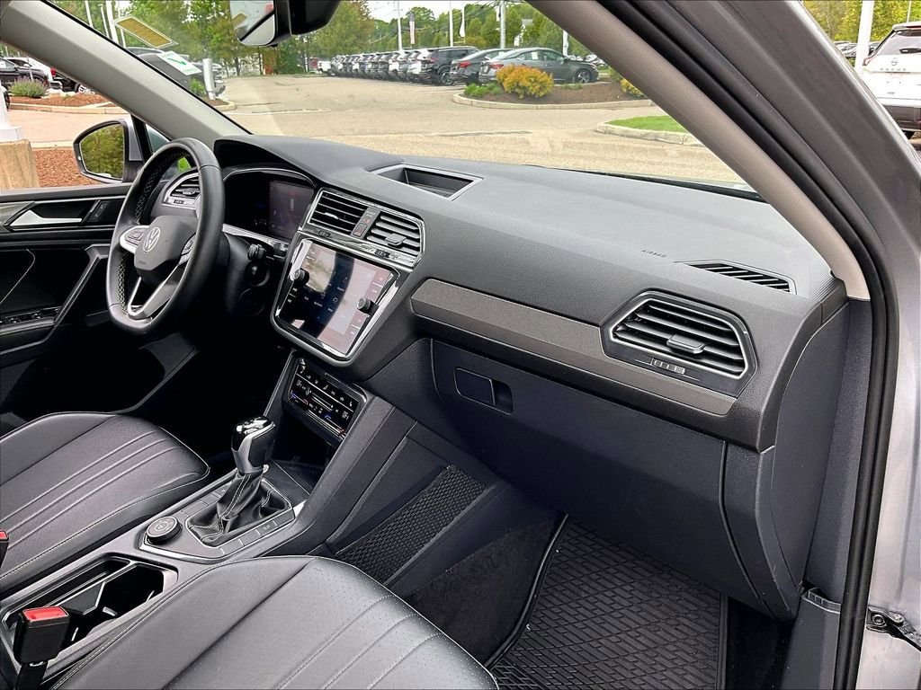 Used 2022 Volkswagen Tiguan SE AWD/4WD image 14