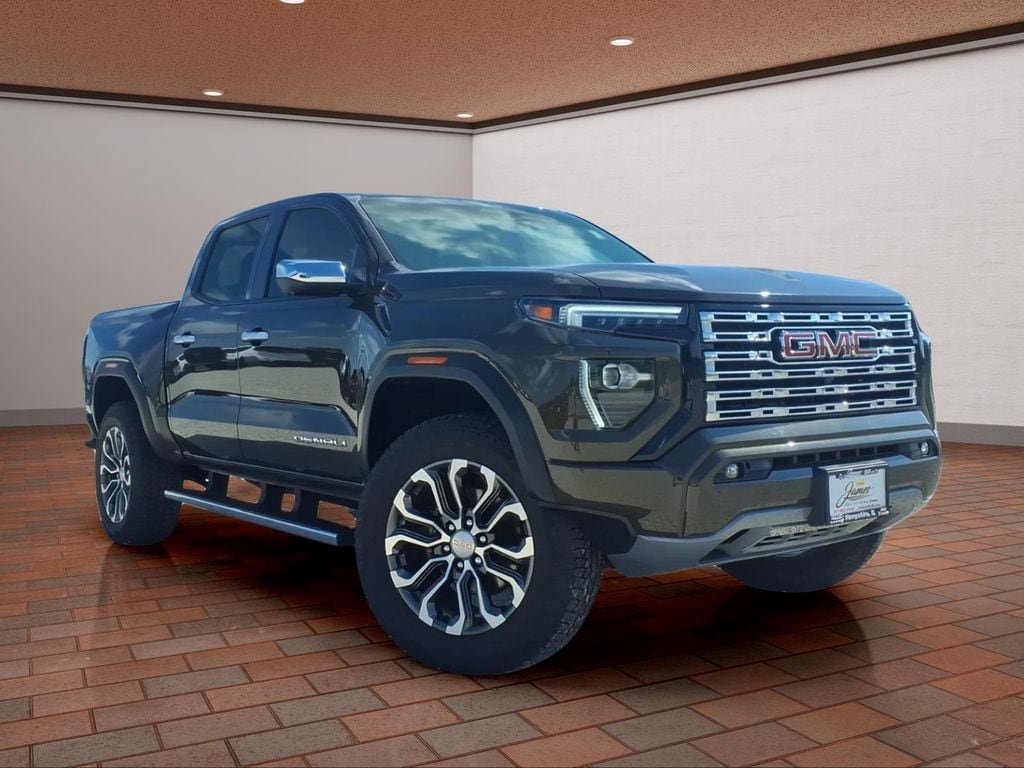 Used 2024 GMC Canyon Denali AWD/4WD image 3