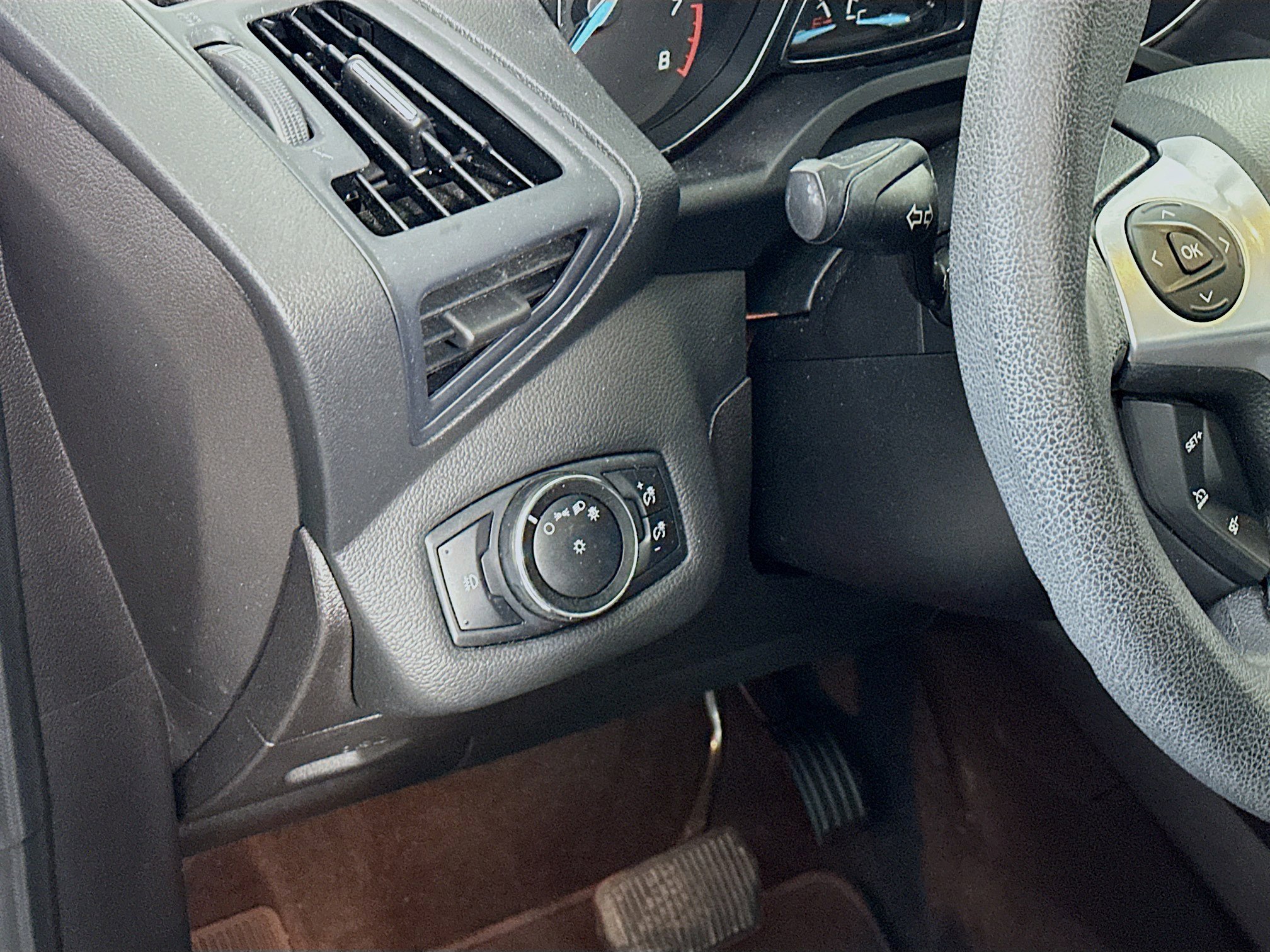 Used 2015 Ford Escape SE image 16