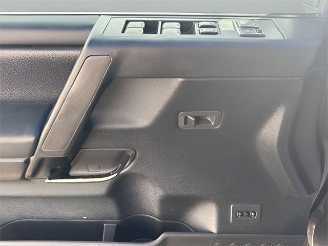 Used 2010 Nissan Titan LE w/ Technology Pkg image 17