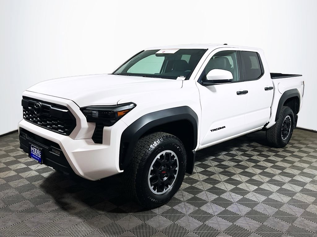 Certified 2025 Toyota Tacoma TRD Off-Road AWD/4WD image 4