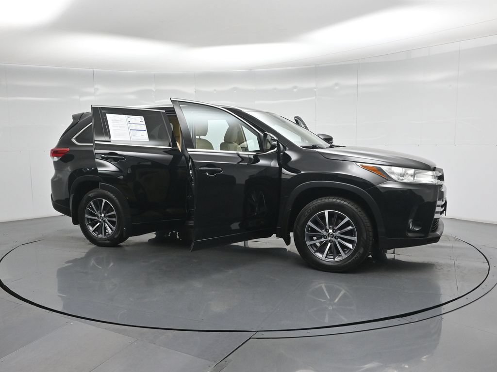 Used 2018 Toyota Highlander XLE AWD/4WD image 35