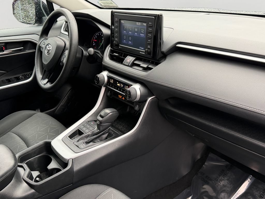Used 2021 Toyota RAV4 XLE AWD/4WD image 7