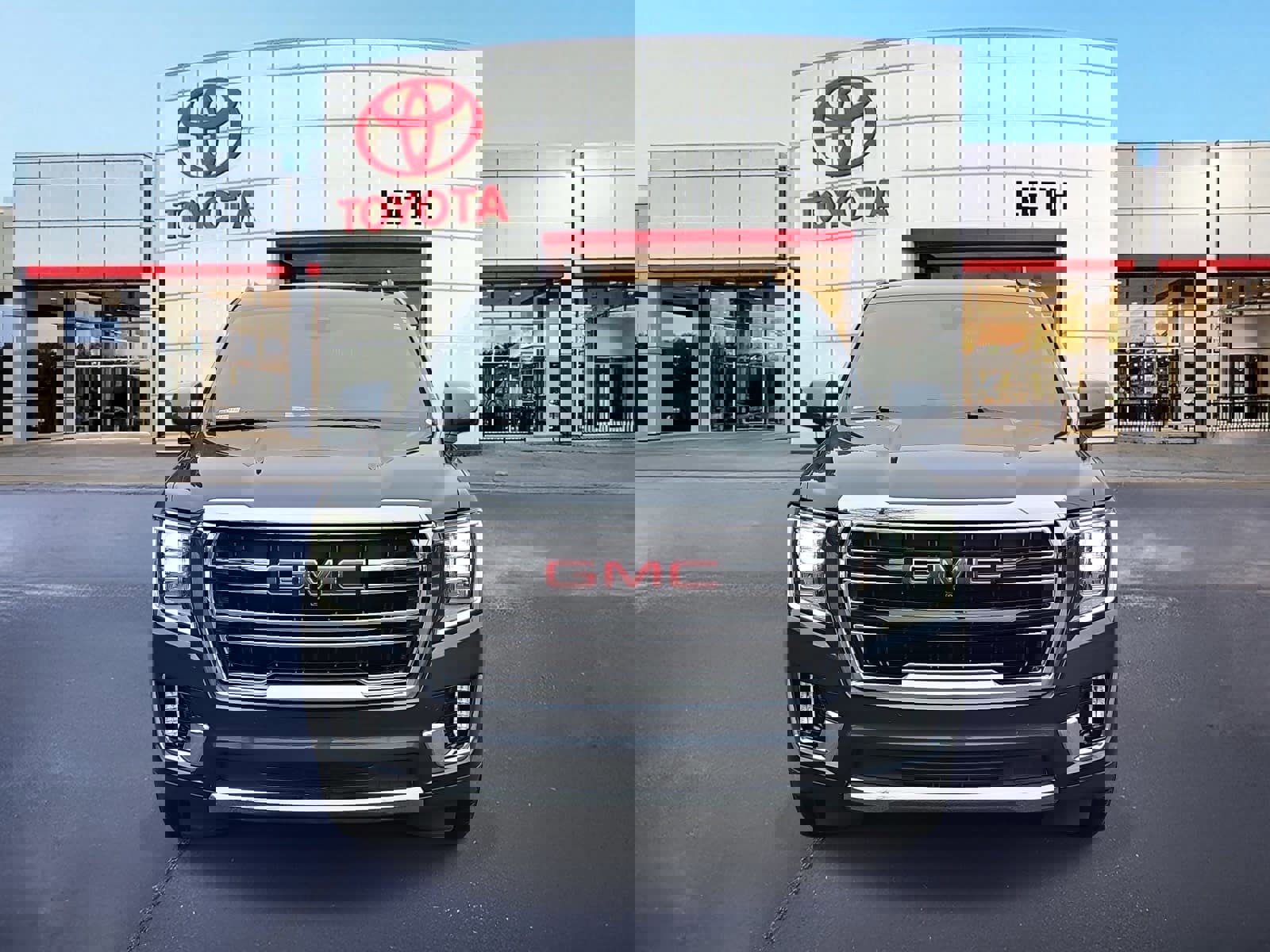 Used 2021 GMC Yukon SLT w/ SLT Premium Package image 2