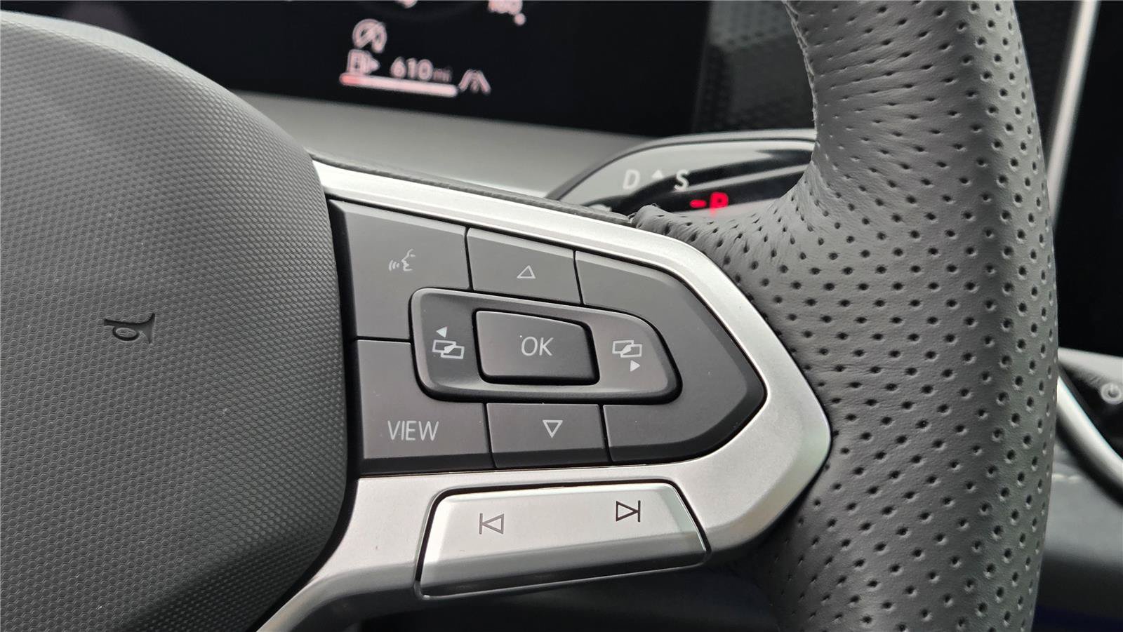 New 2026 Volkswagen Tiguan SE R-Line AWD/4WD image 19