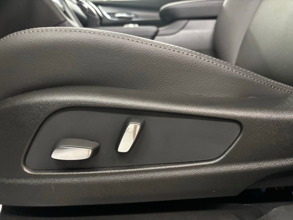 New 2025 Cadillac XT5 Luxury image 6