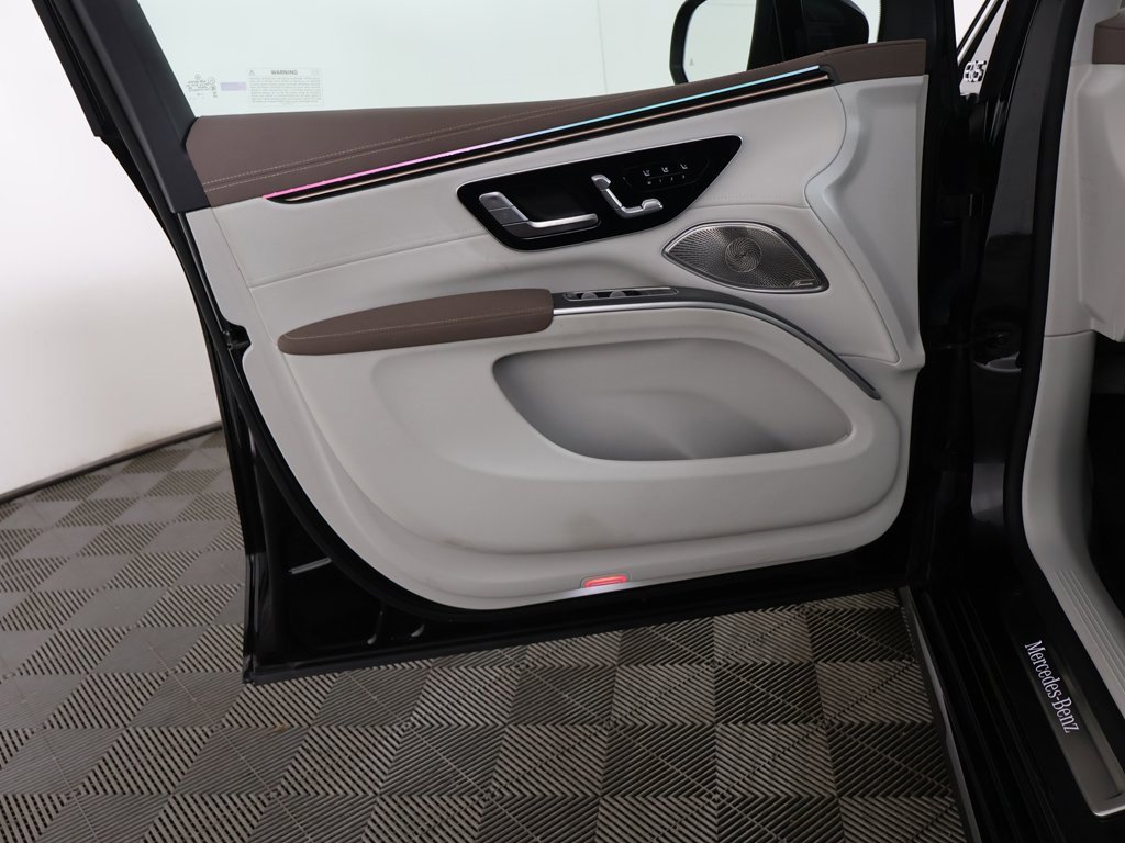 Used 2023 Mercedes-Benz EQS 580 4MATIC SUV image 23