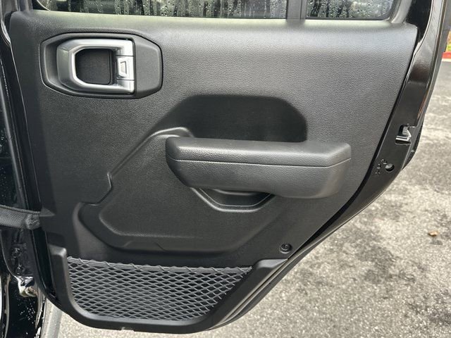 Certified 2024 Jeep Gladiator Willys image 19