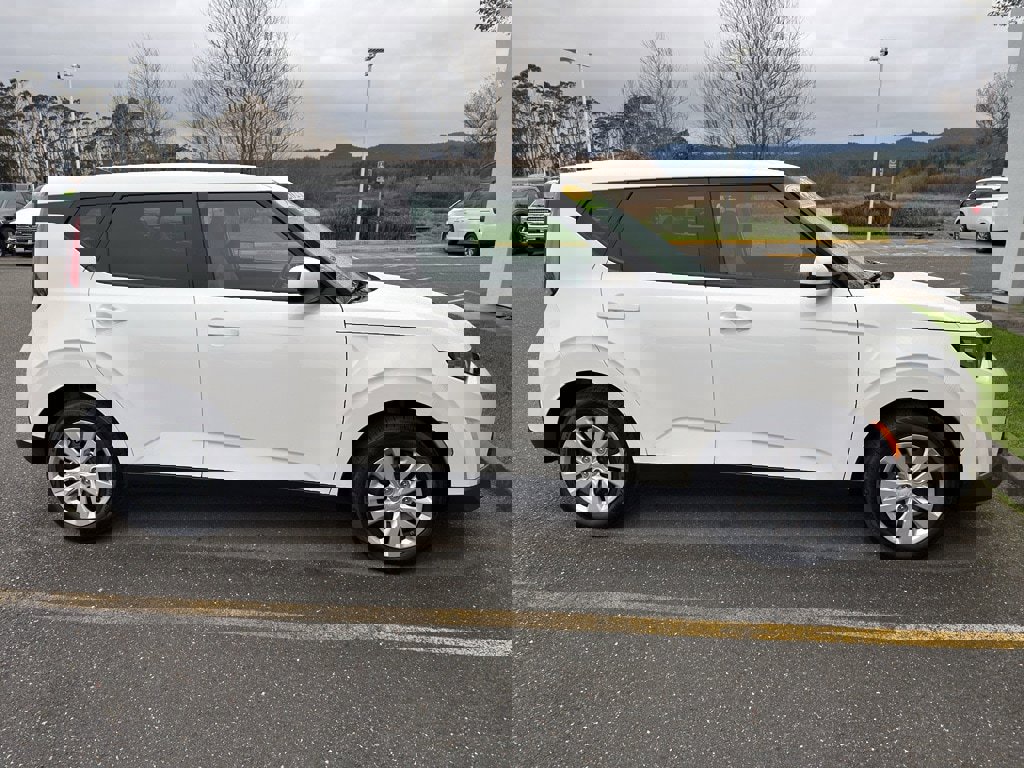 Used 2023 Kia Soul LX image 6