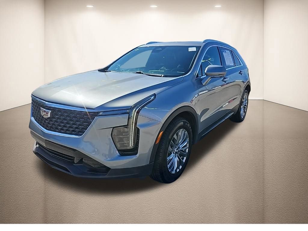 Used 2025 Cadillac XT4 Premium Luxury image 3