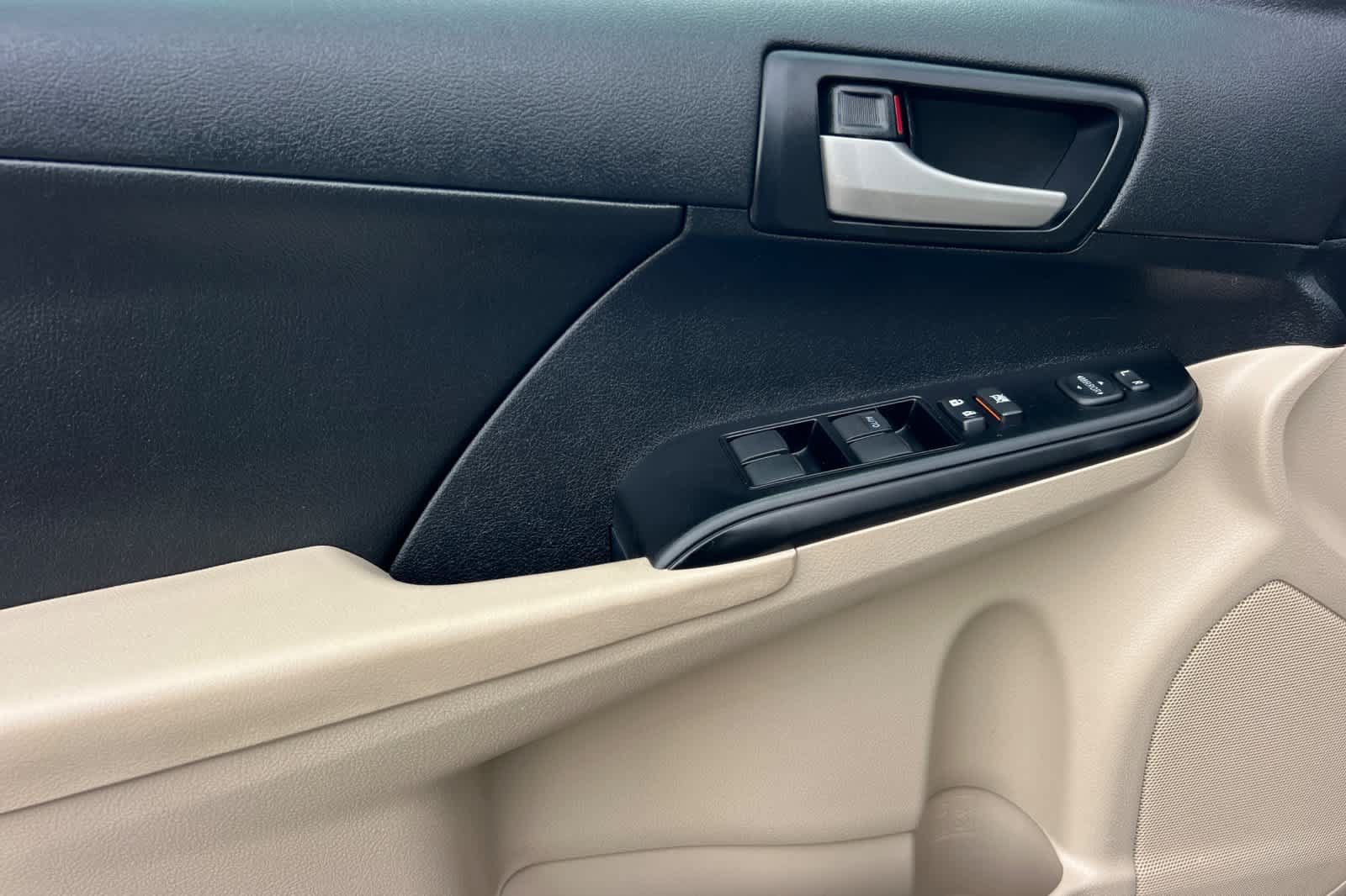 Used 2013 Toyota Camry LE FWD image 12