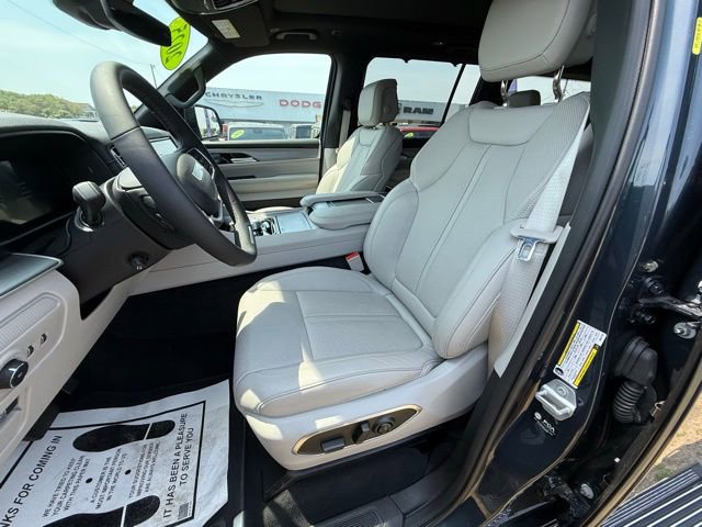 Used 2025 Jeep Wagoneer Series III w/ Premium Group I AWD/4WD image 9
