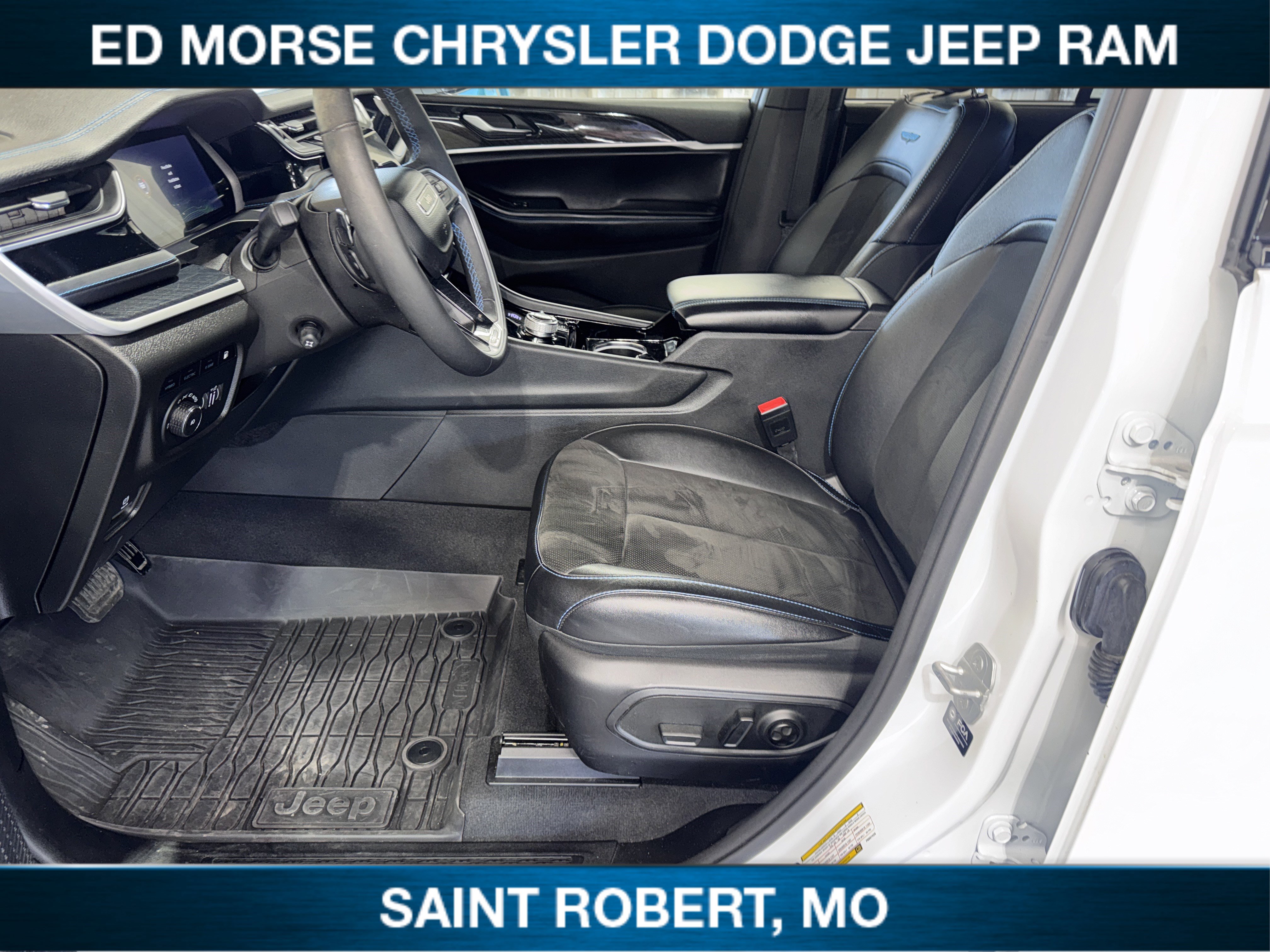Used 2023 Jeep Grand Cherokee Trailhawk w/ Luxury Tech Group III AWD/4WD image 32