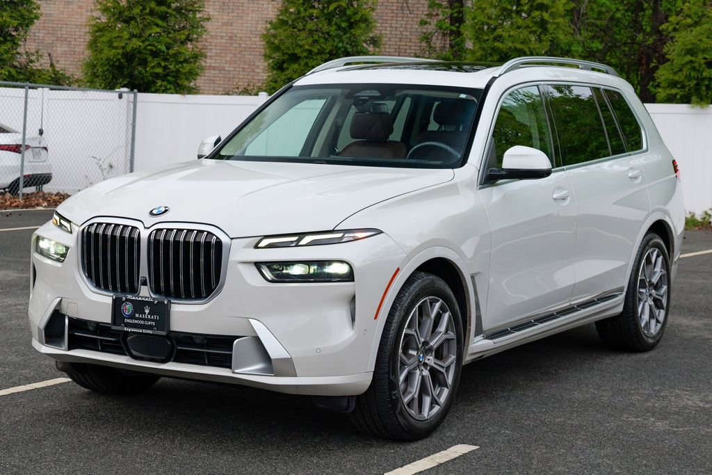 Used 2023 BMW X7 xDrive40i w/ Premium Package AWD/4WD image 3
