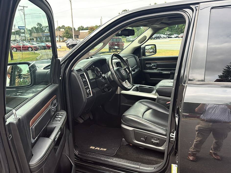 Used 2017 RAM 1500 Laramie w/ Convenience Group AWD/4WD image 11