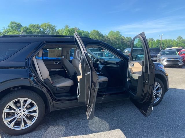 Used 2023 Ford Explorer XLT w/ Equipment Group 202A AWD/4WD image 11