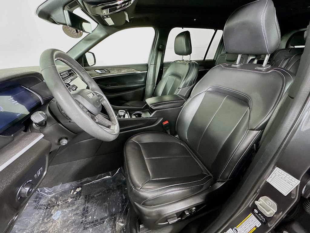 Certified 2024 Jeep Grand Cherokee L Limited w/ Luxury Tech Group II image 33