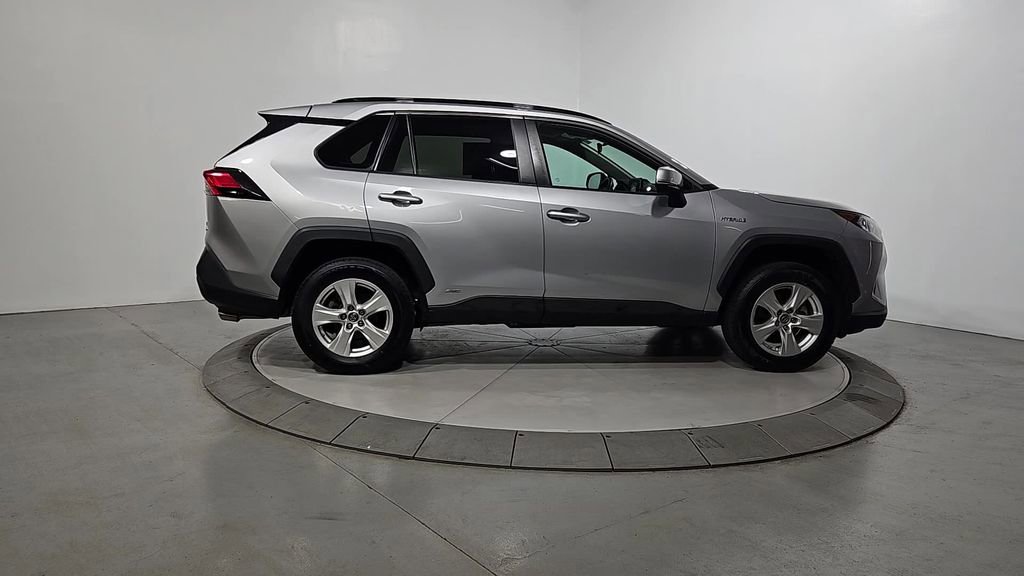 Used 2019 Toyota RAV4 XLE w/ Carpet Mat Package image 7