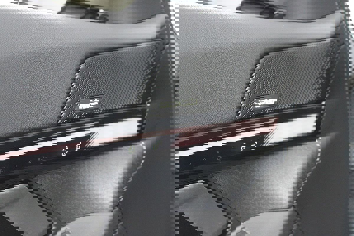 Used 2025 BMW i5 eDrive40i w/ M Sport Package image 38