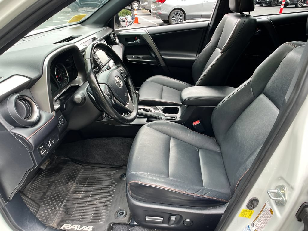 Used 2018 Toyota RAV4 SE w/ Power Extra Value Package AWD/4WD image 8